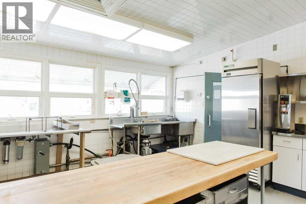 5230 44 Avenue - Image 39