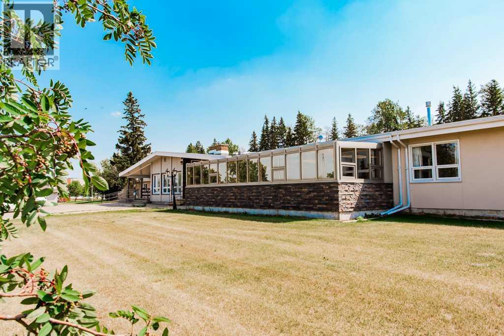 5230 44 Avenue - Image 6