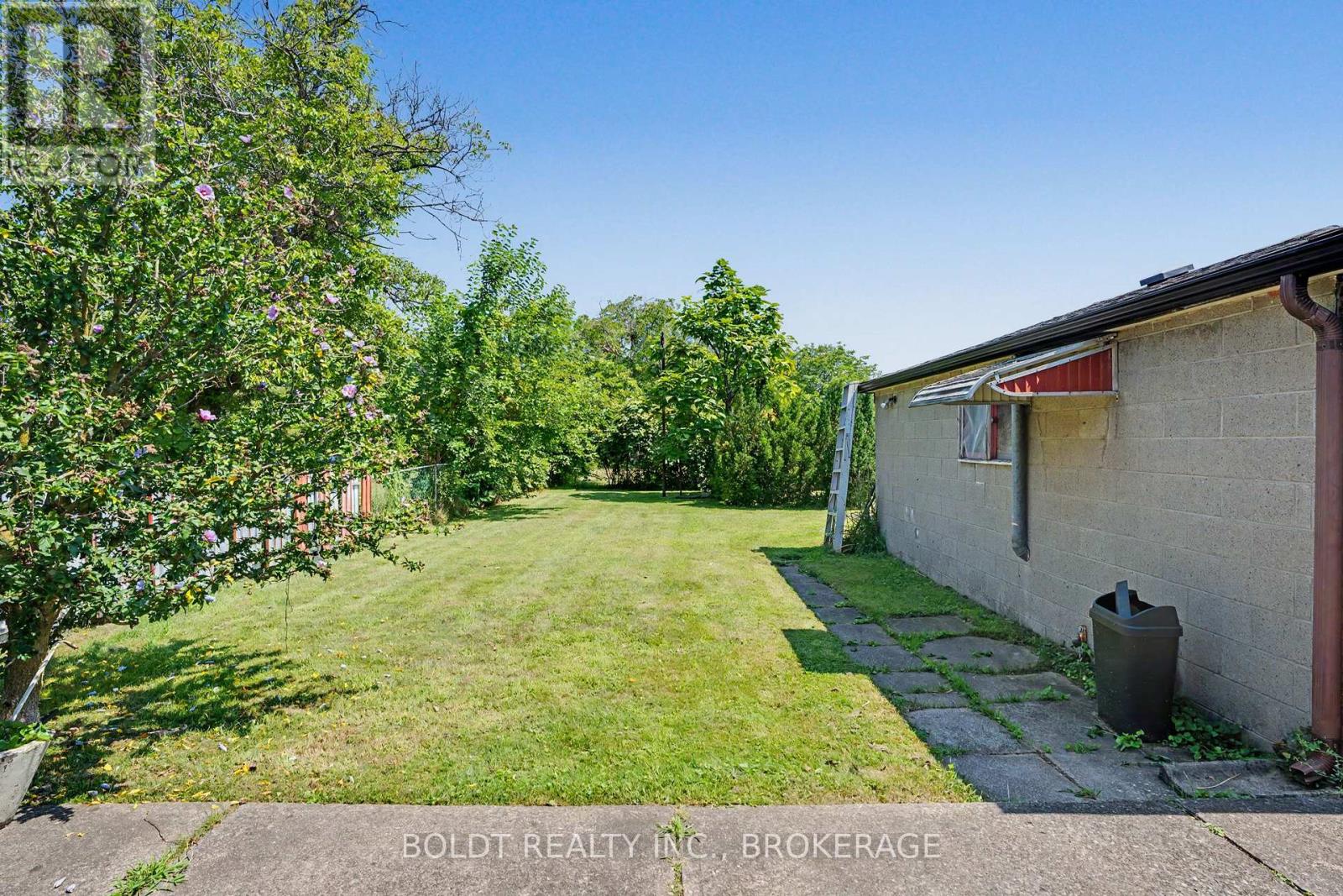 5568 DRUMMOND ROAD - Image 24