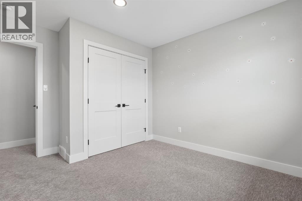 304 Grassland Boulevard W - Image 27
