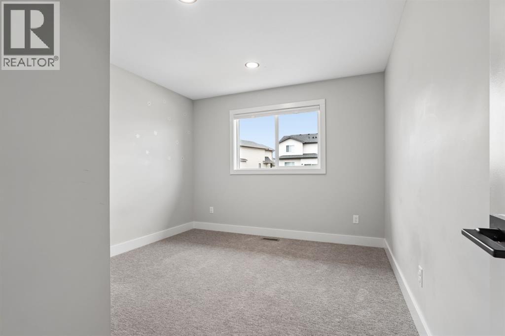 304 Grassland Boulevard W - Image 26
