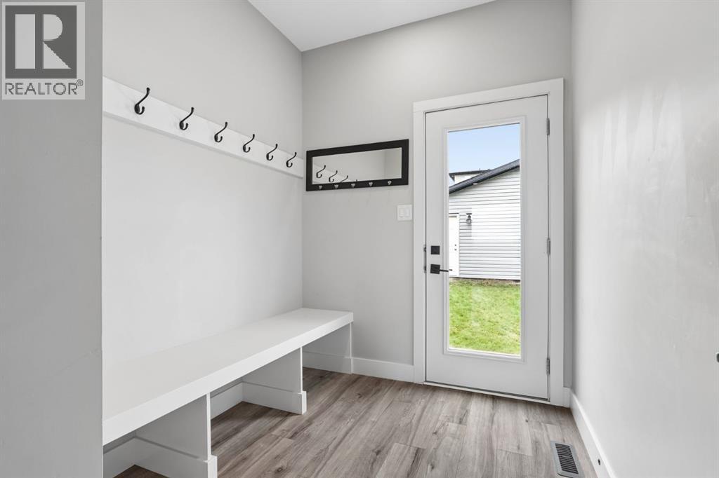 304 Grassland Boulevard W - Image 18