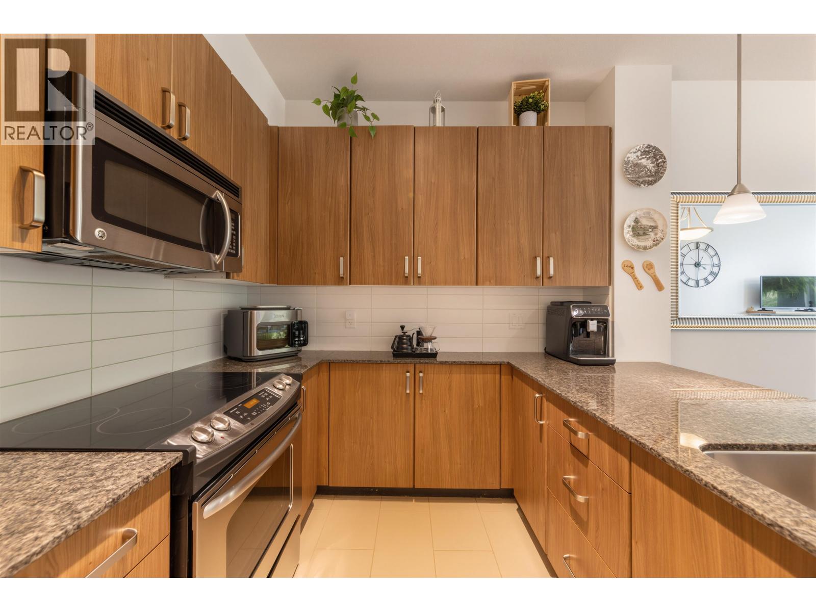 401 265 ROSS DRIVE, New Westminster