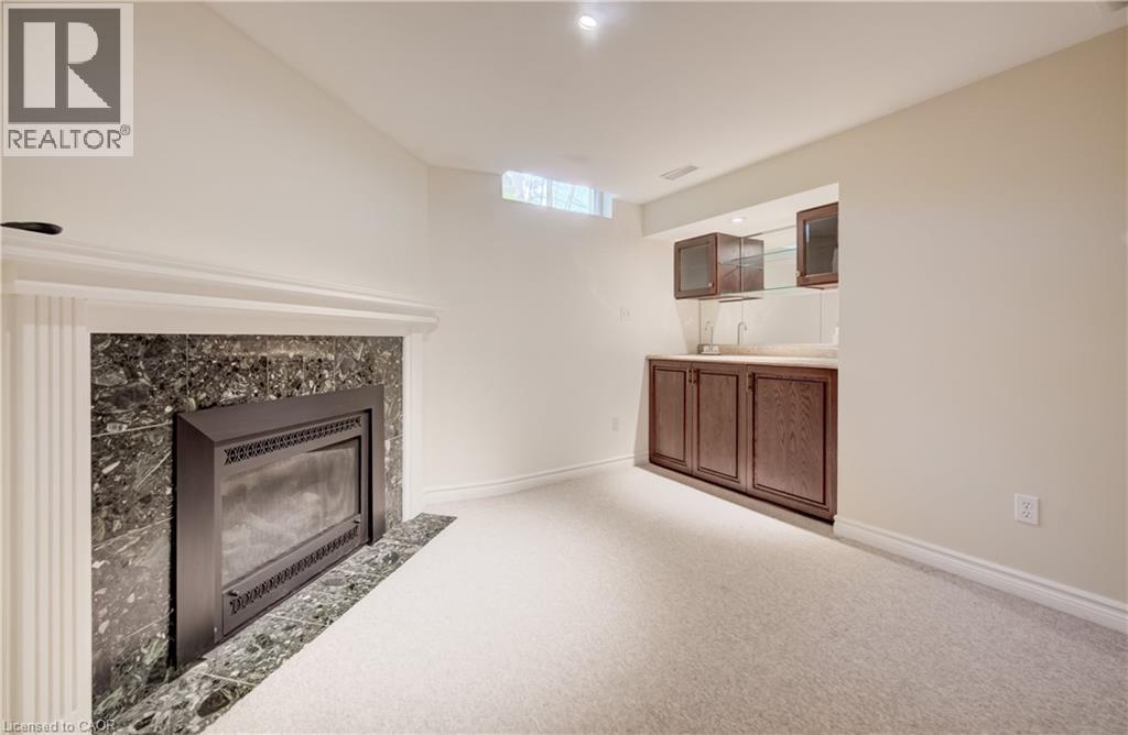 451 BURNETT Avenue - 27