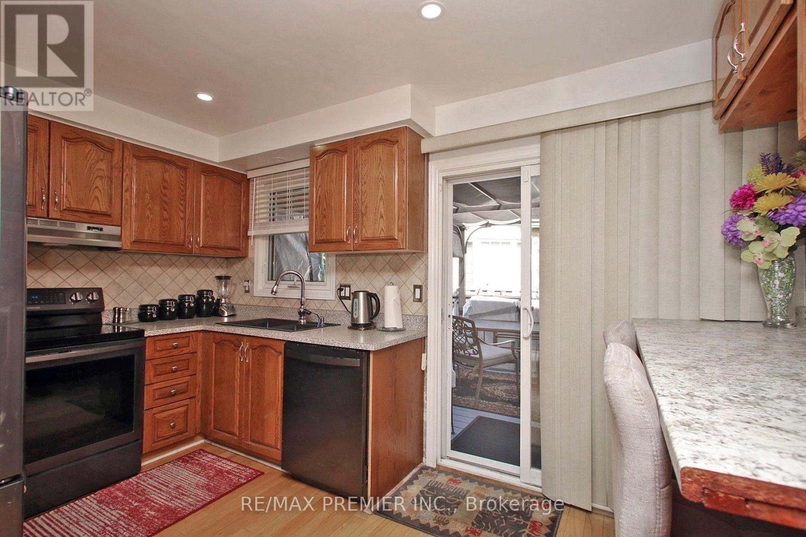 72 HOMEFIELD SQUARE - 13