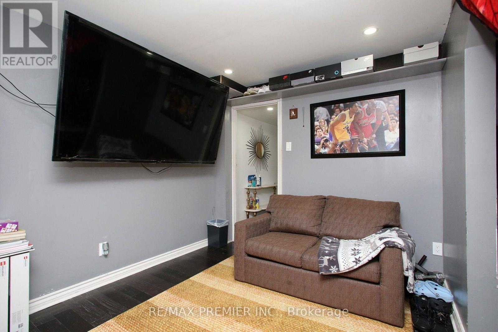 72 HOMEFIELD SQUARE - 21