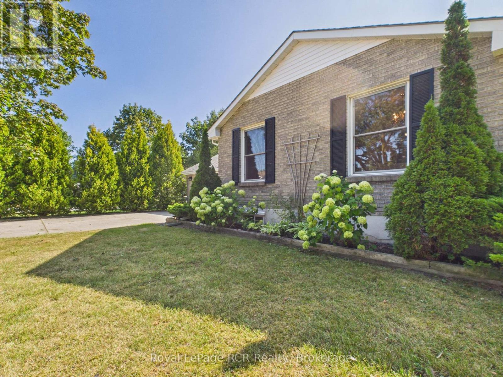 693 MACYOUNG DRIVE - Image 3