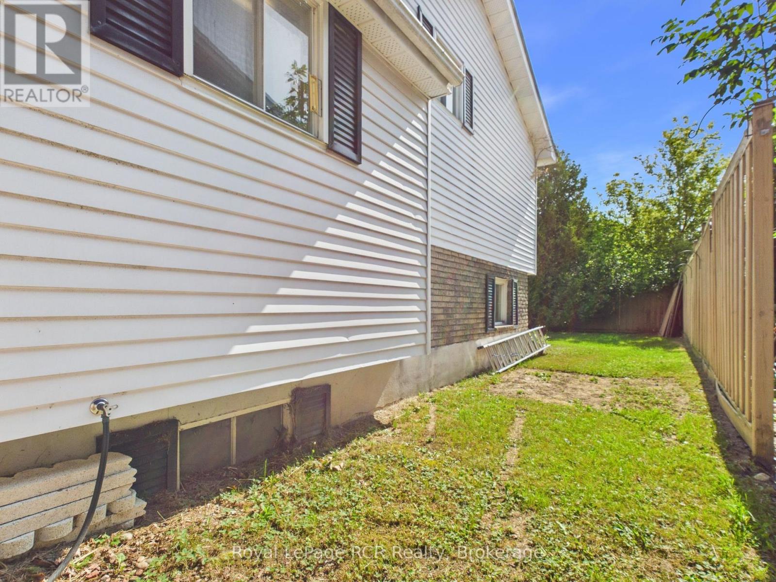 693 MACYOUNG DRIVE - Image 32