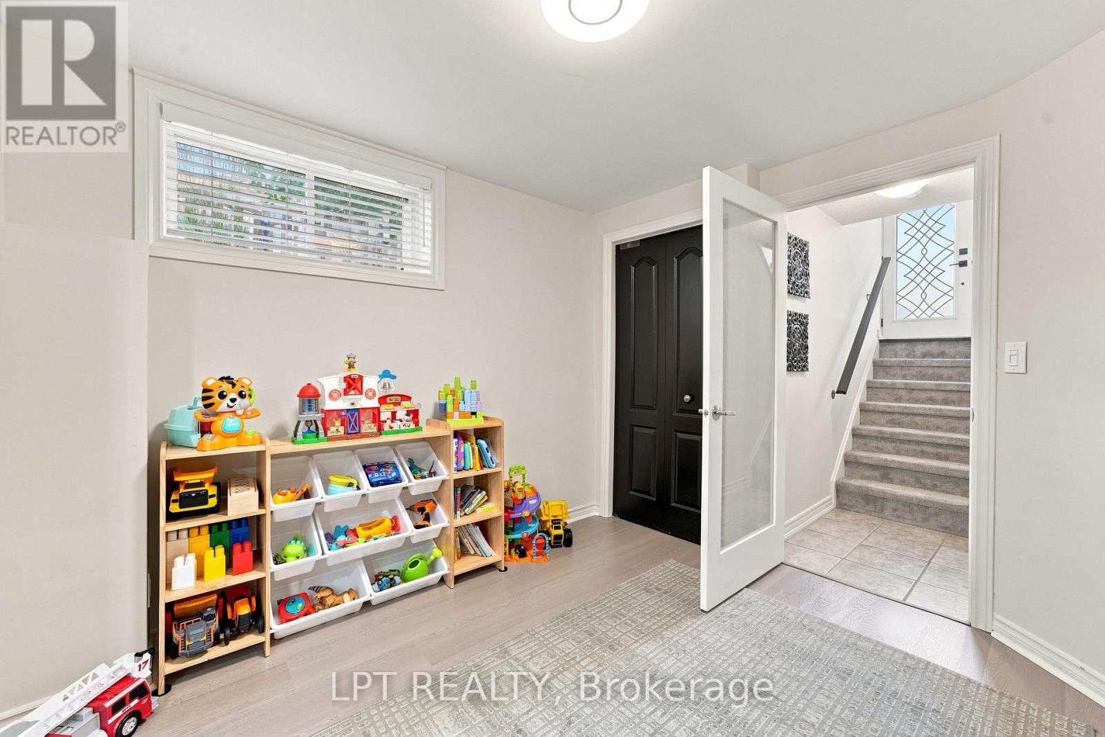 4 LISTER DRIVE - Image 20