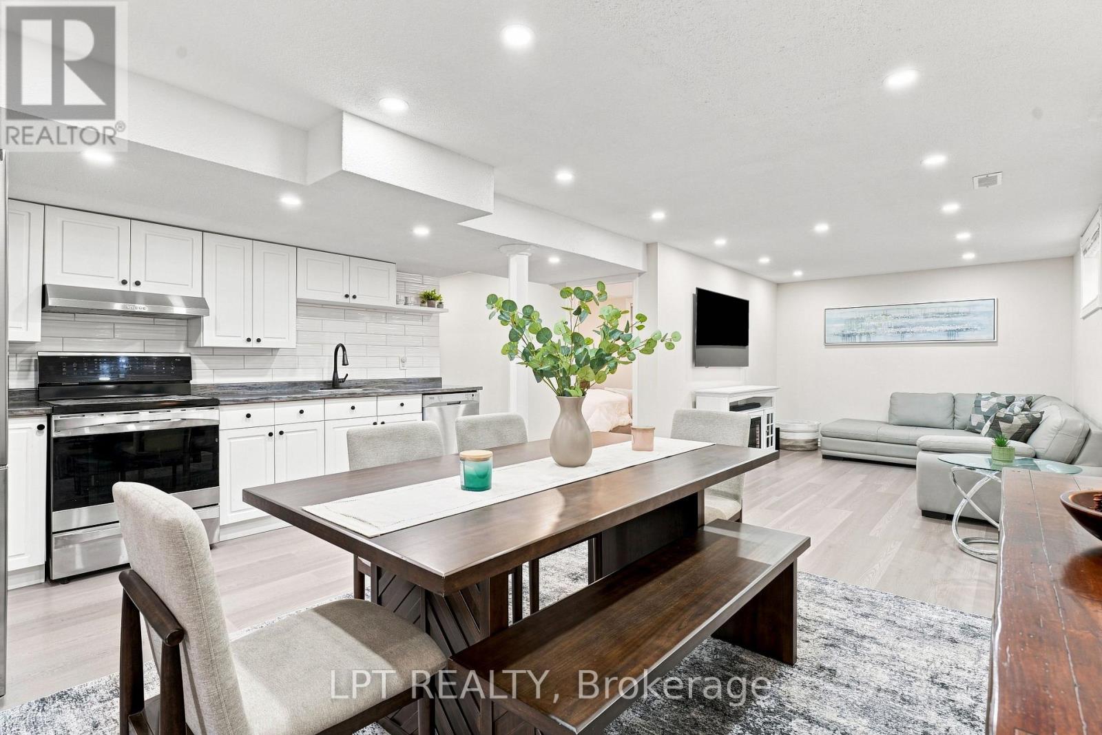 4 LISTER DRIVE - Image 23
