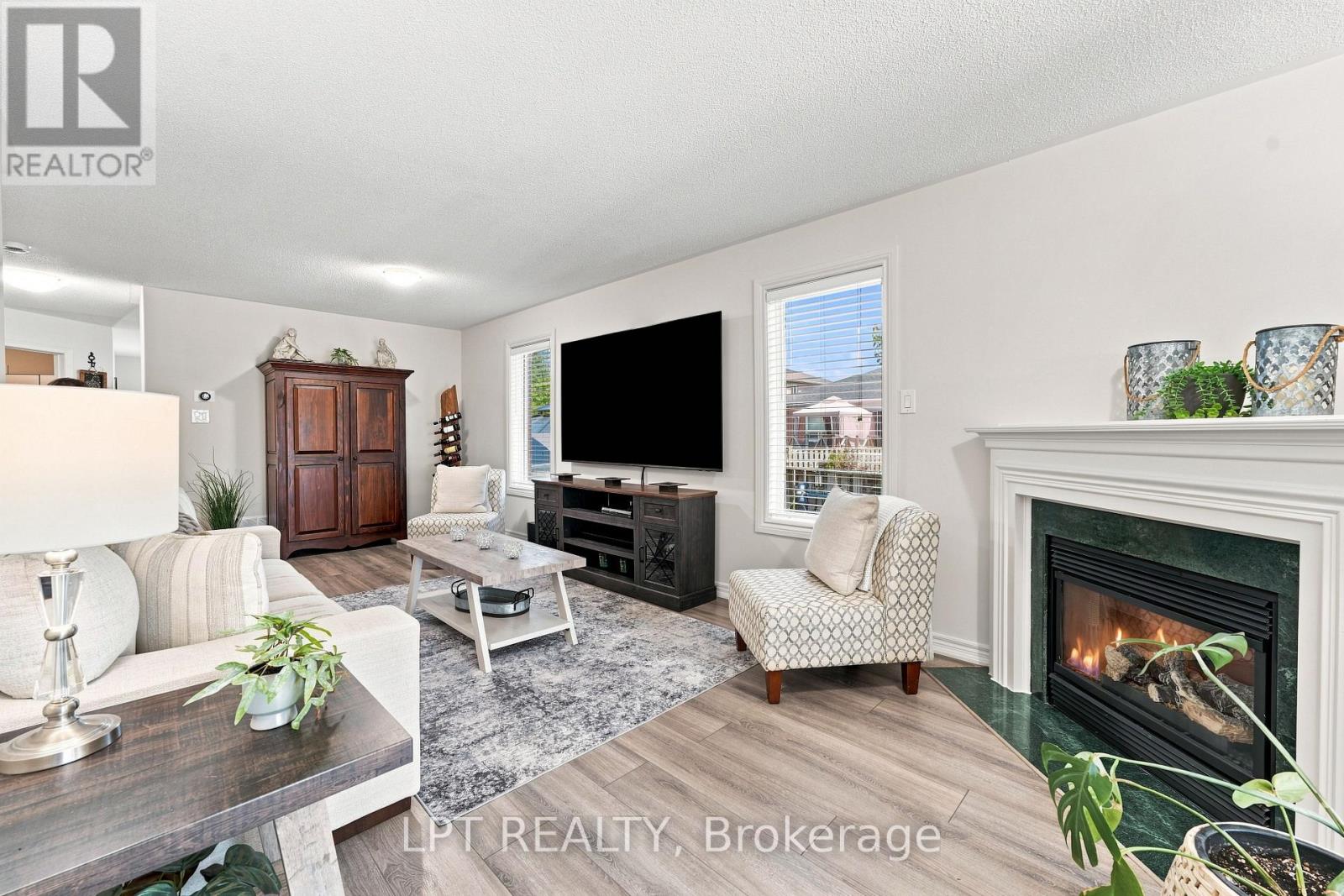 4 LISTER DRIVE - Image 6