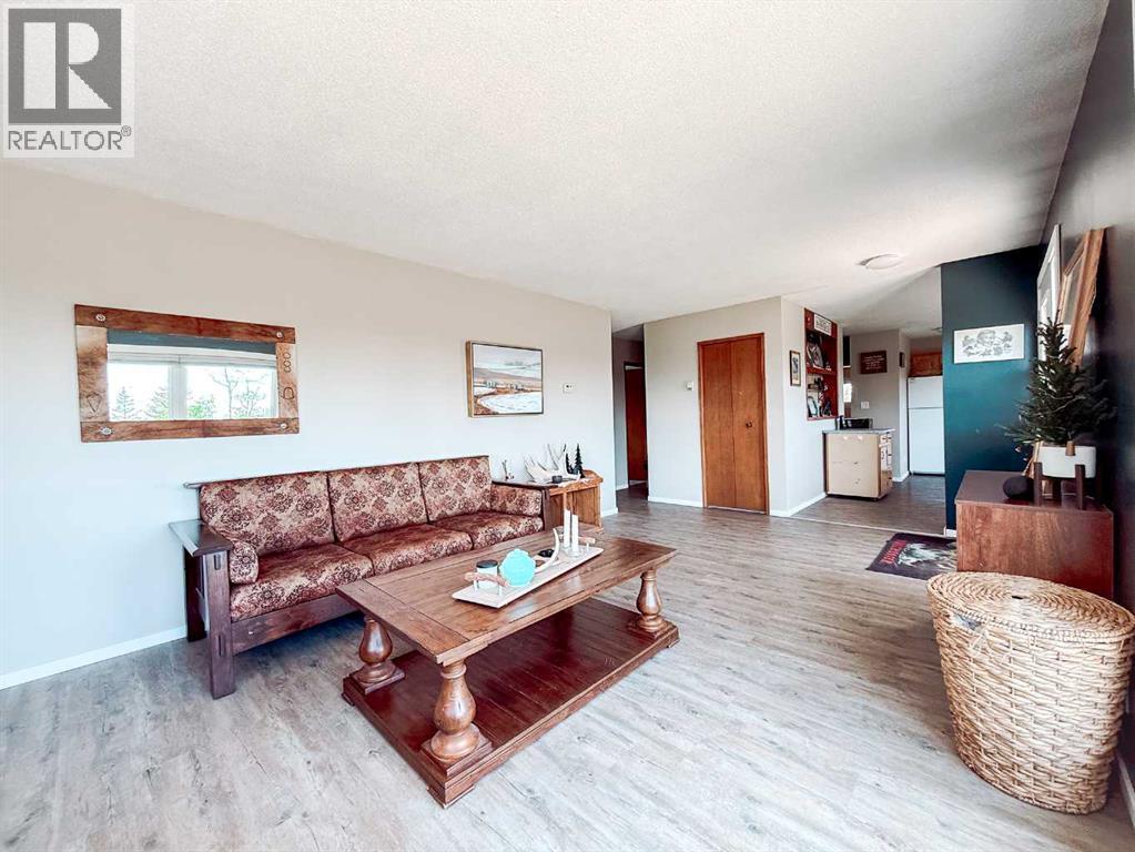 80102 Hwy 725 - Image 11
