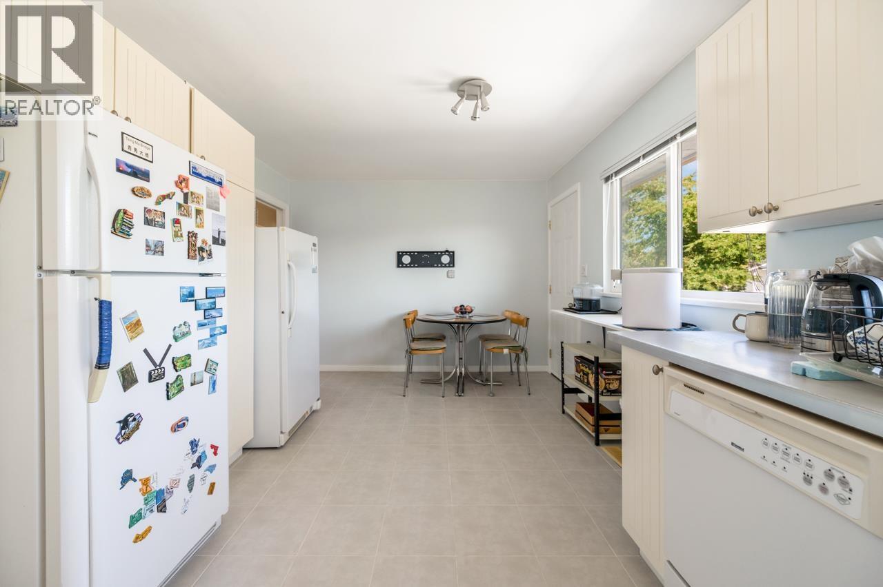 9551 SNOWDON Avenue, Richmond