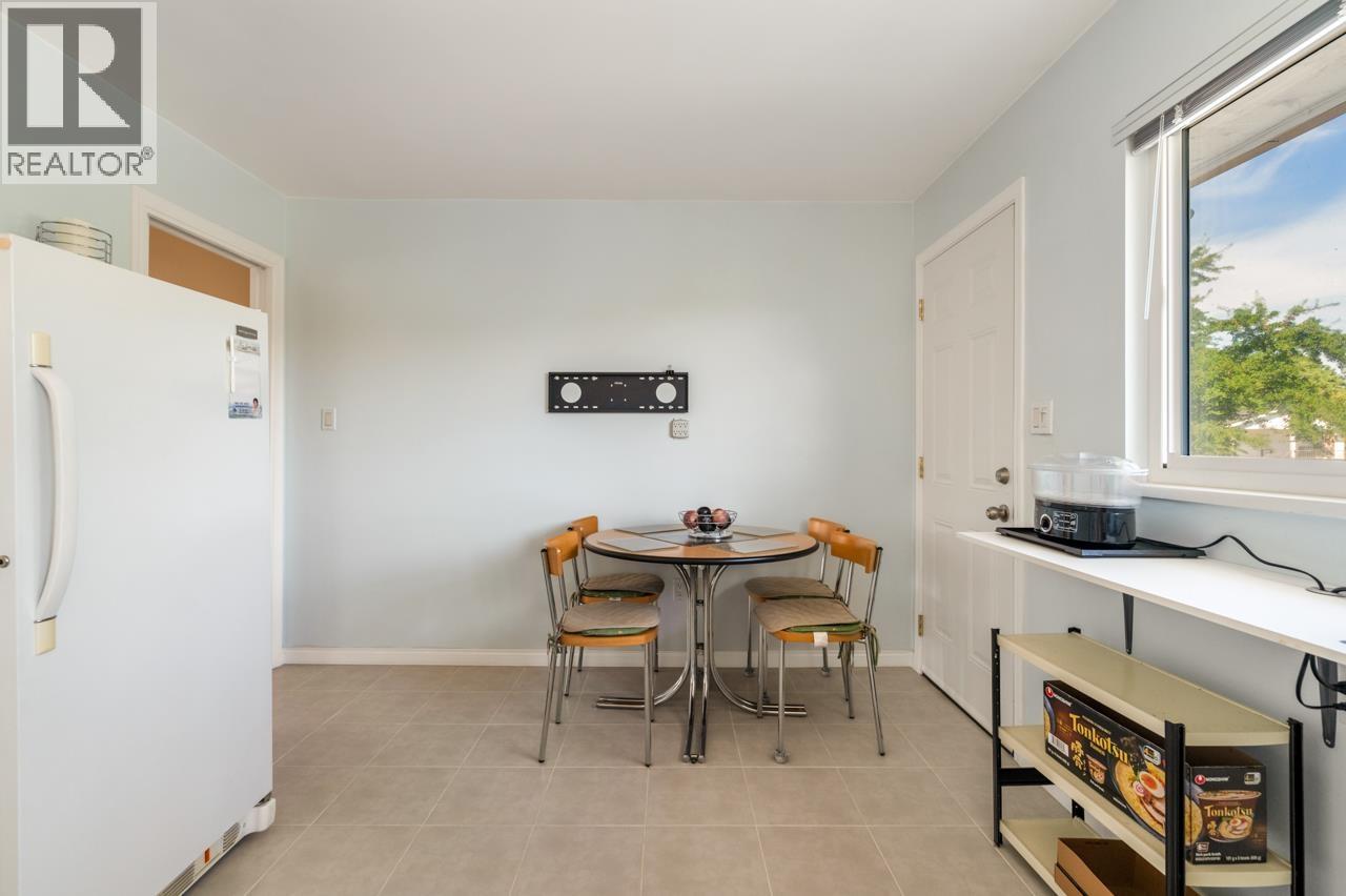 9551 SNOWDON Avenue, Richmond