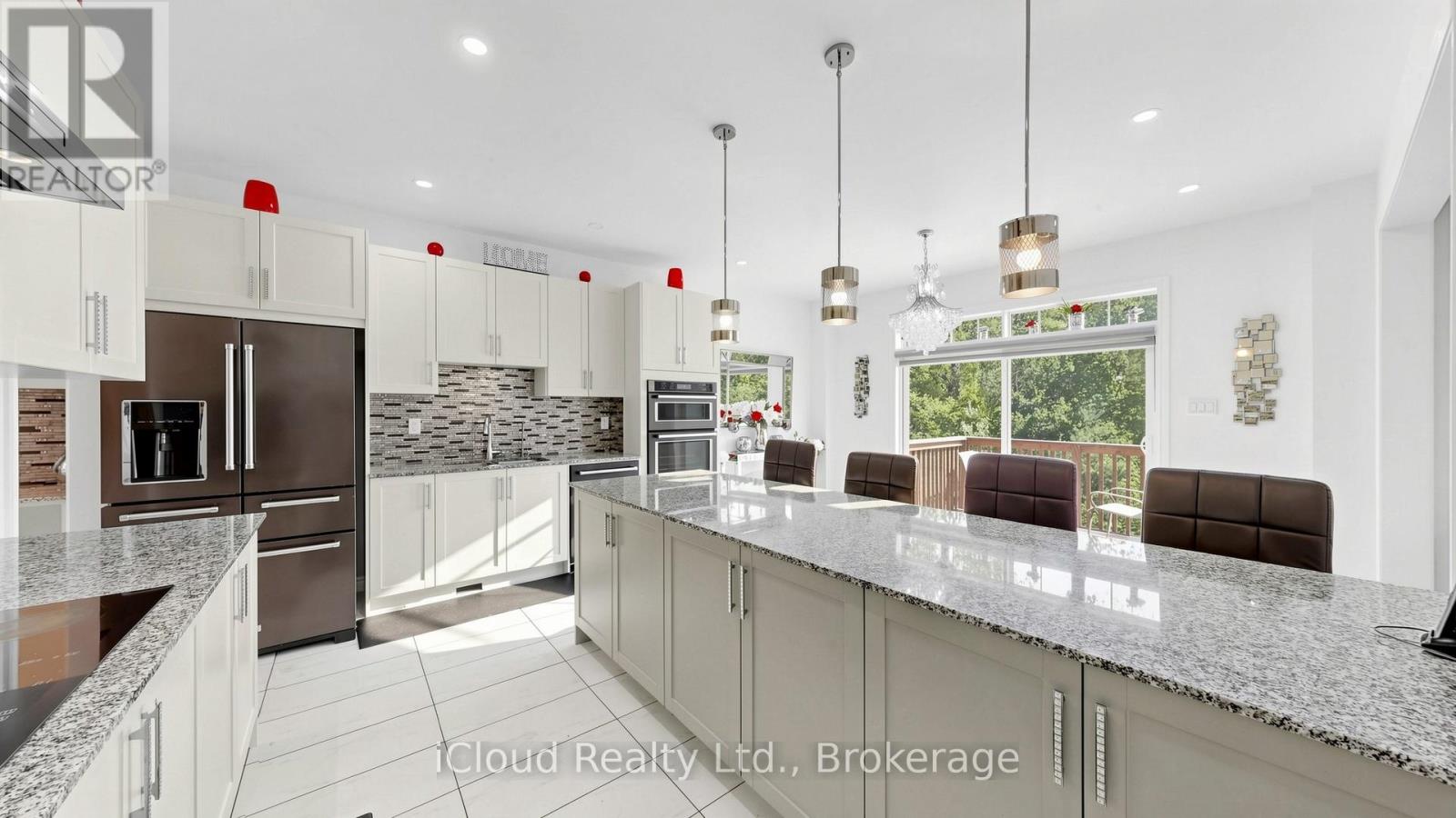 193 THORNBUSH BOULEVARD E - 14