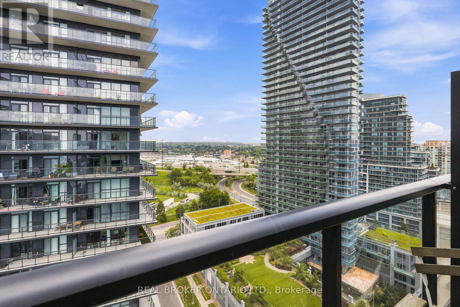 #PH06 39 ANNIE CRAIG DRIVE - 16