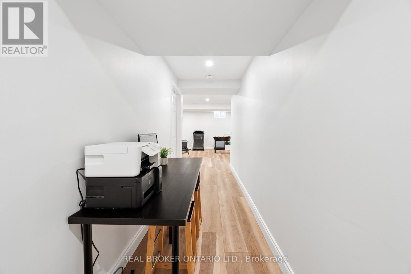 27 SPRUCE BOULEVARD - Image 33