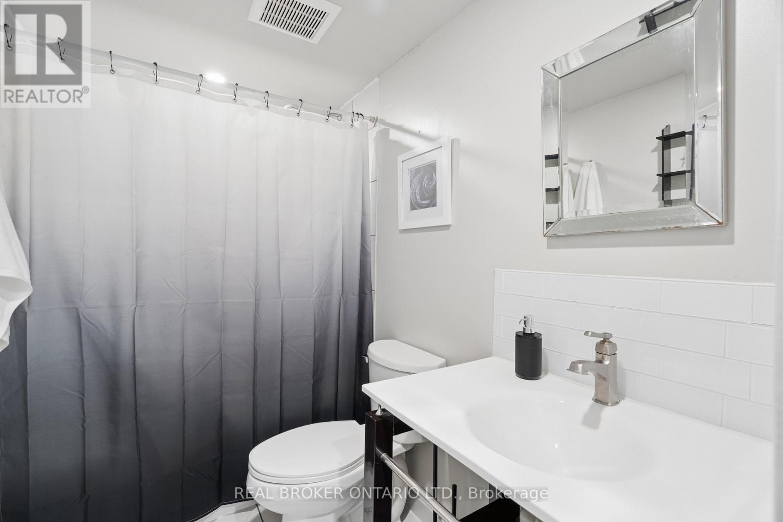 27 SPRUCE BOULEVARD - Image 35