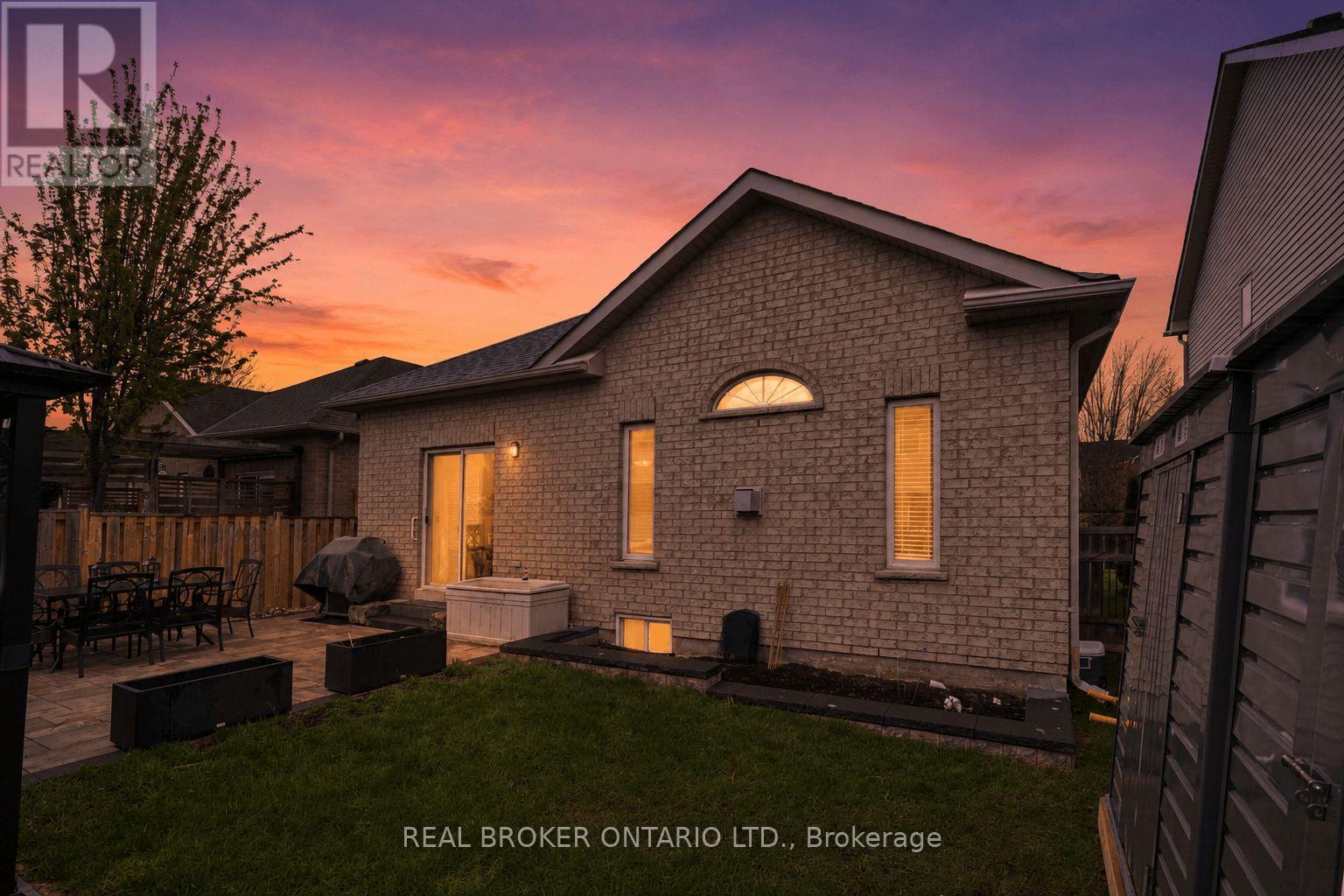 27 SPRUCE BOULEVARD - Image 45