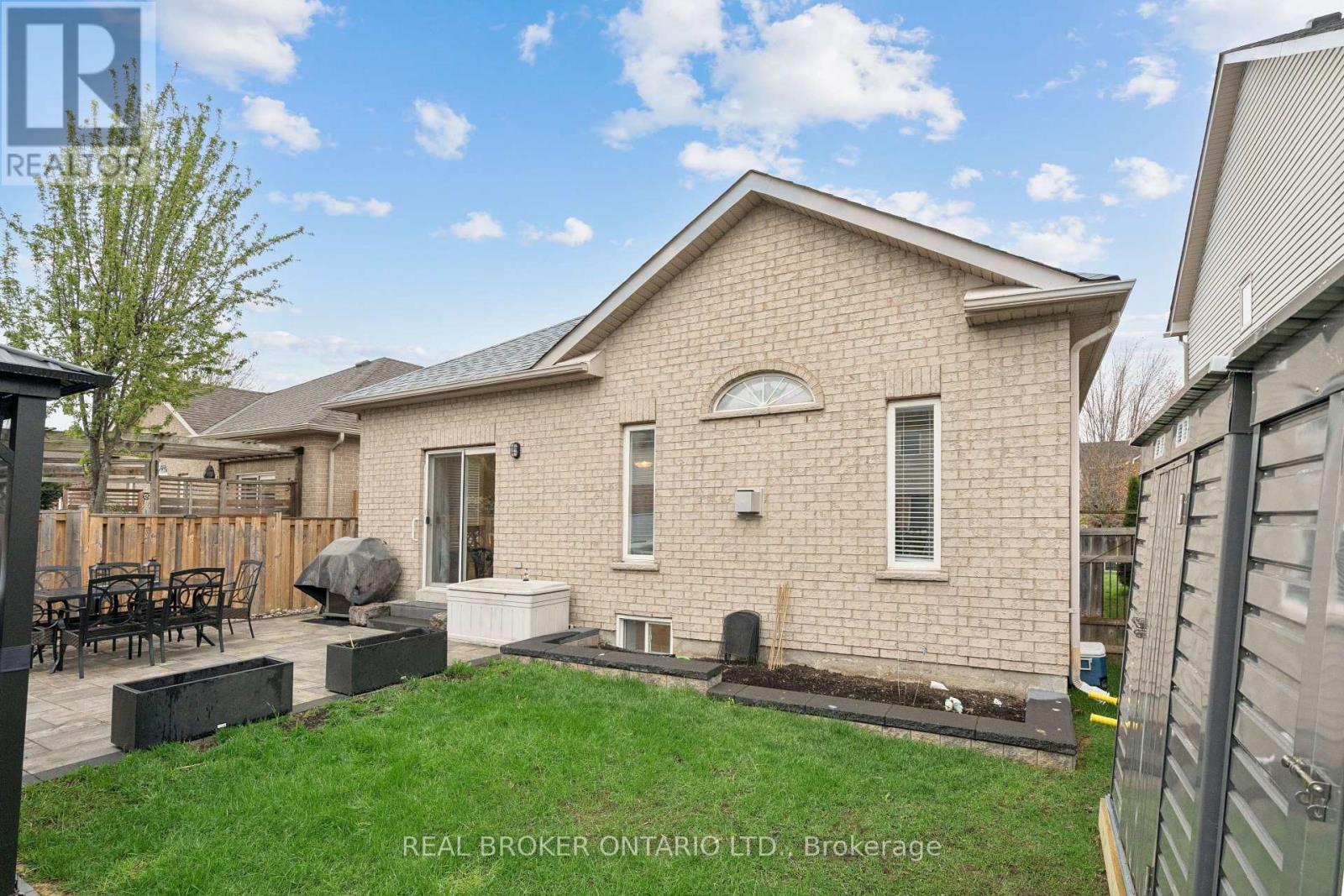 27 SPRUCE BOULEVARD - Image 46
