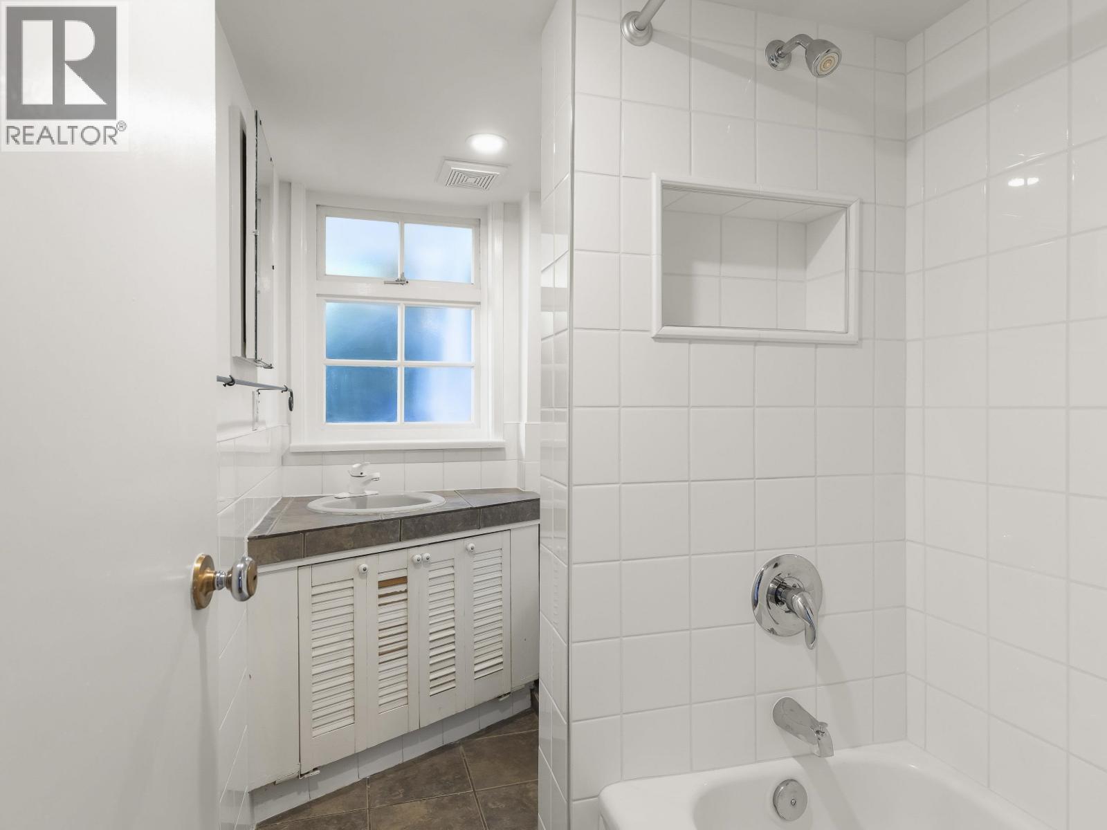6248 WELLINGTON AVENUE, West Vancouver