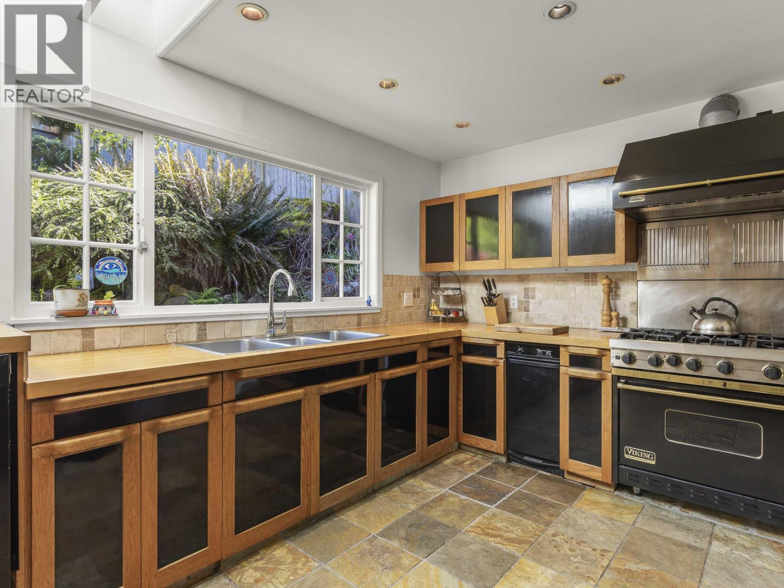 6248 WELLINGTON AVENUE, West Vancouver