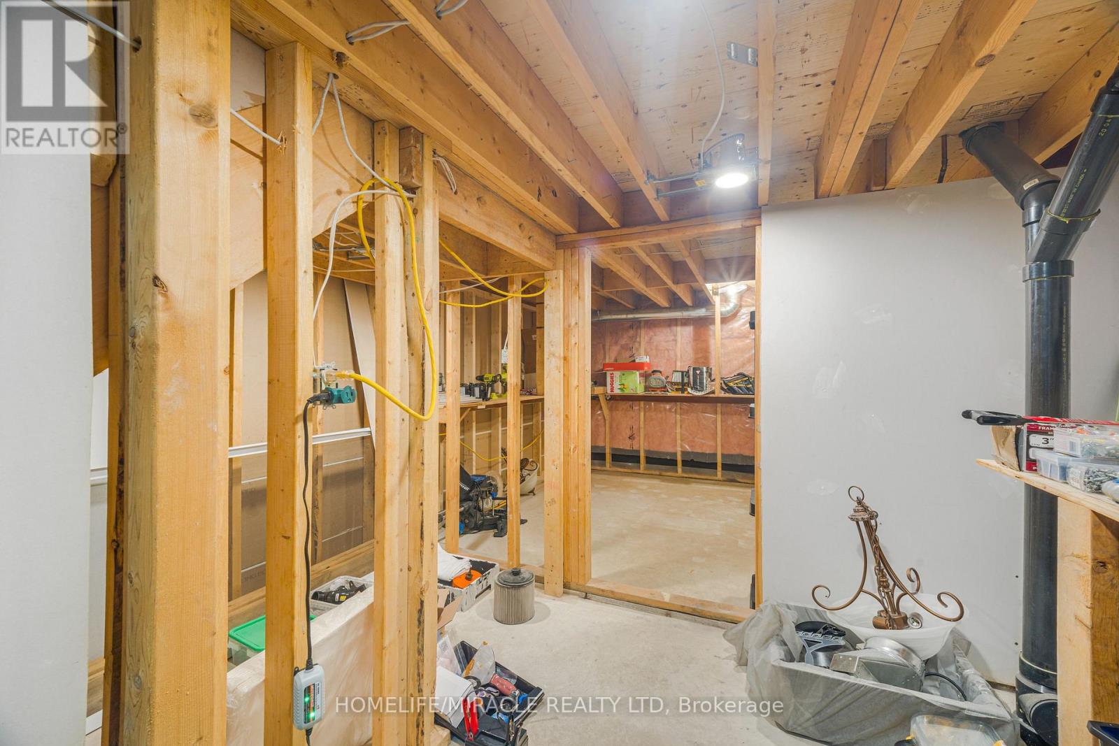 753 WELLAND ROAD - 37