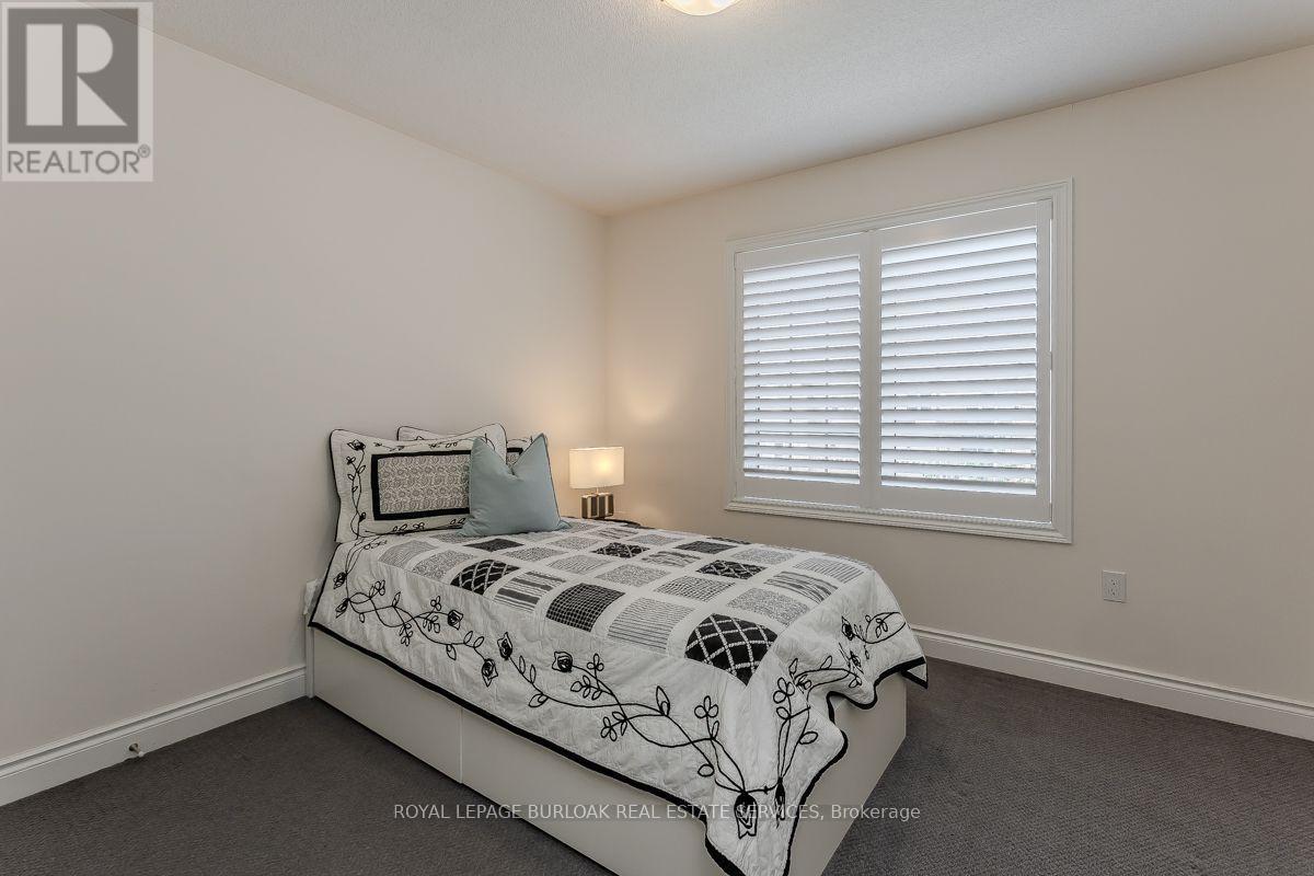 11 COOLEY GROVE - 36
