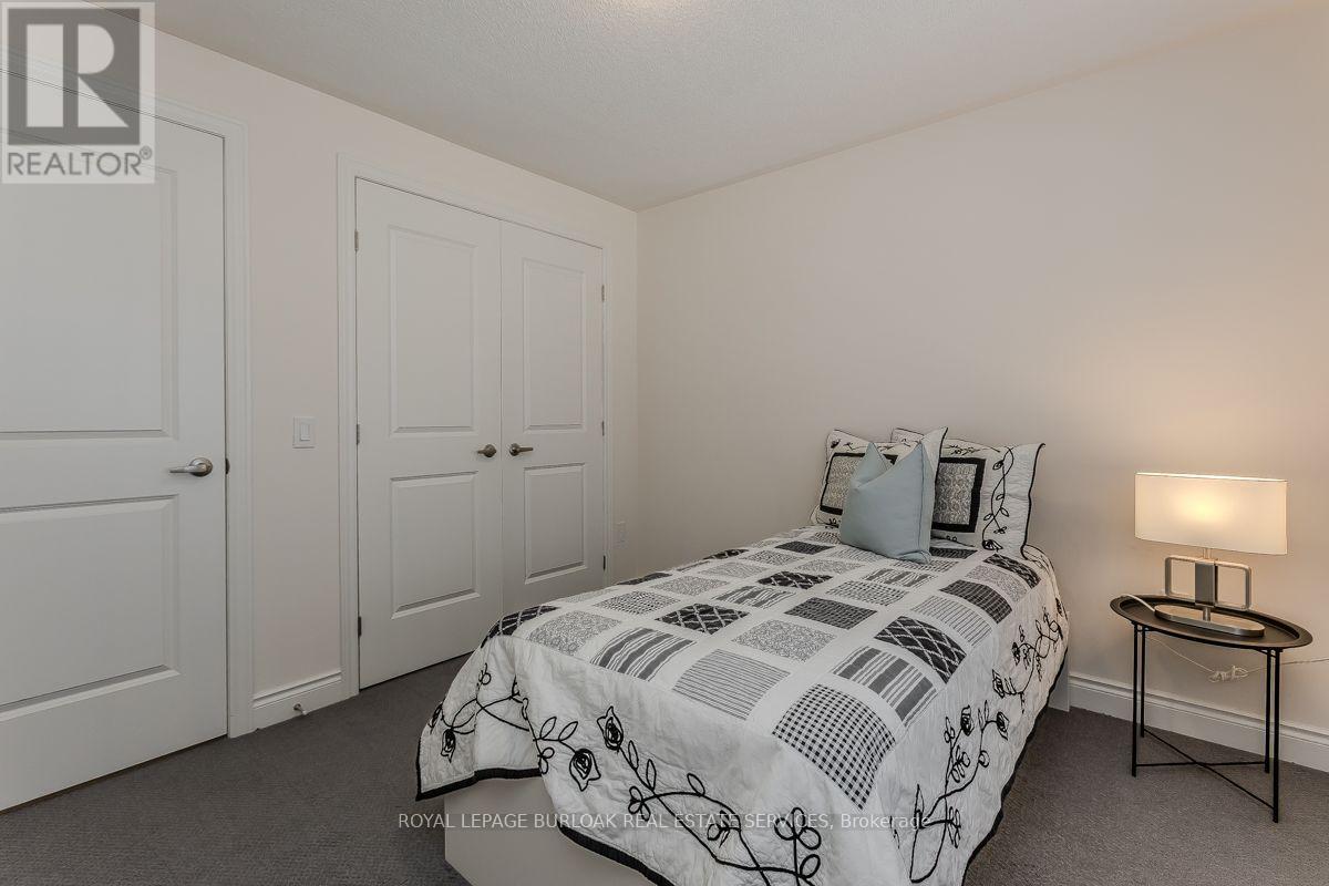 11 COOLEY GROVE - 37