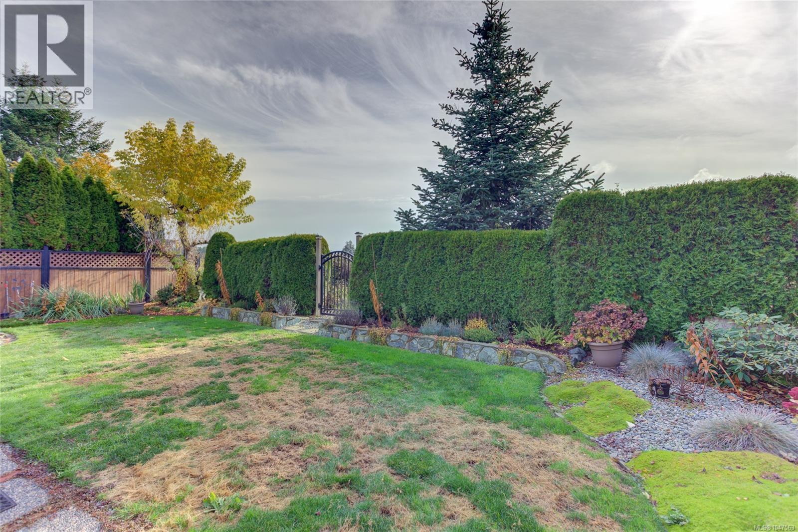 1922 Falcon Cres - 39