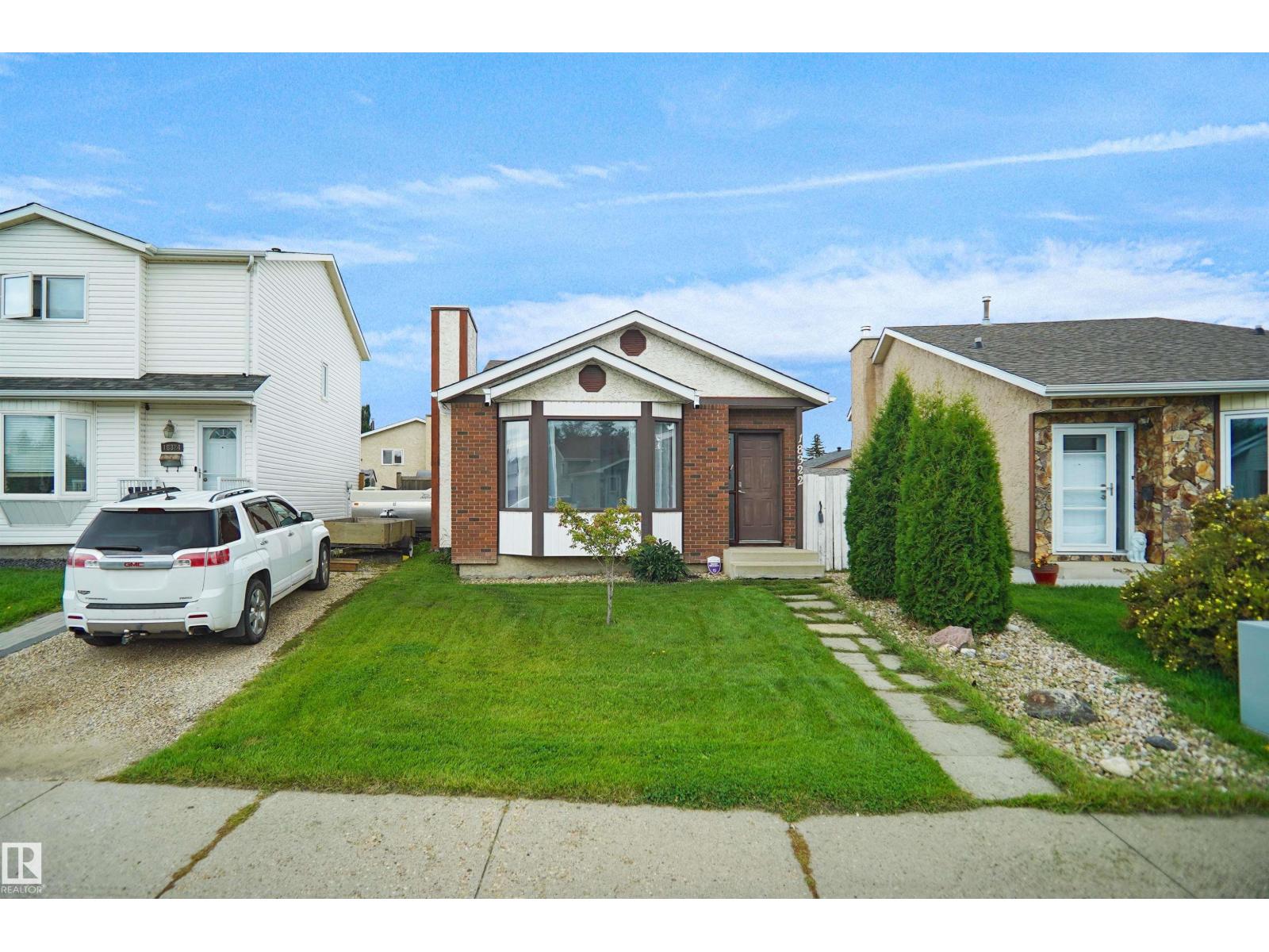 18322 71A AV NW - 1