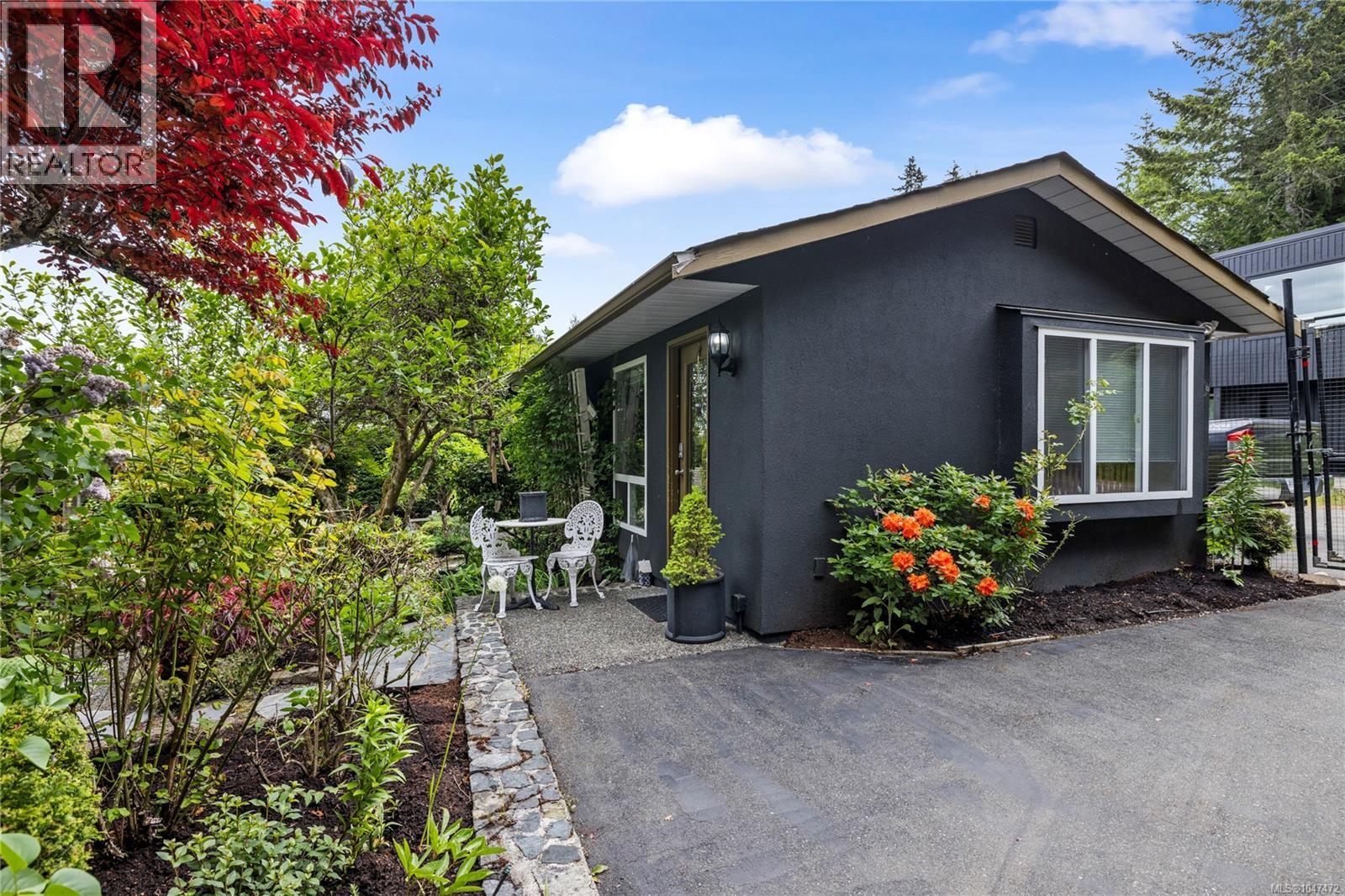 372 Crescent Rd W, Qualicum Beach