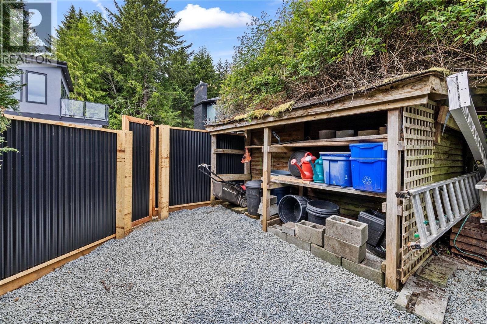 372 Crescent Rd W, Qualicum Beach