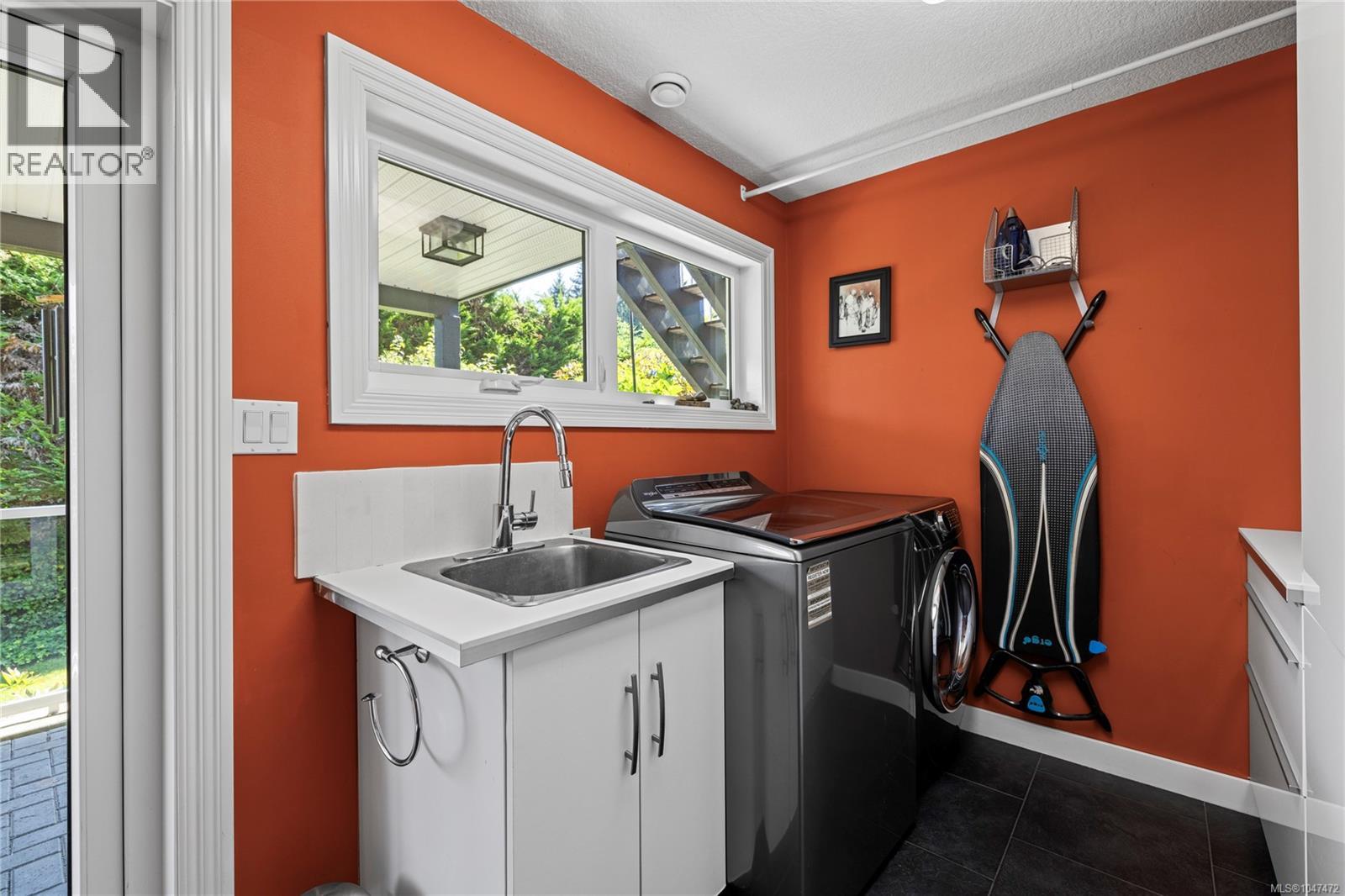 372 Crescent Rd W - 20