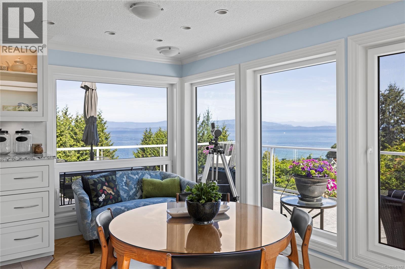 372 Crescent Rd W - 63
