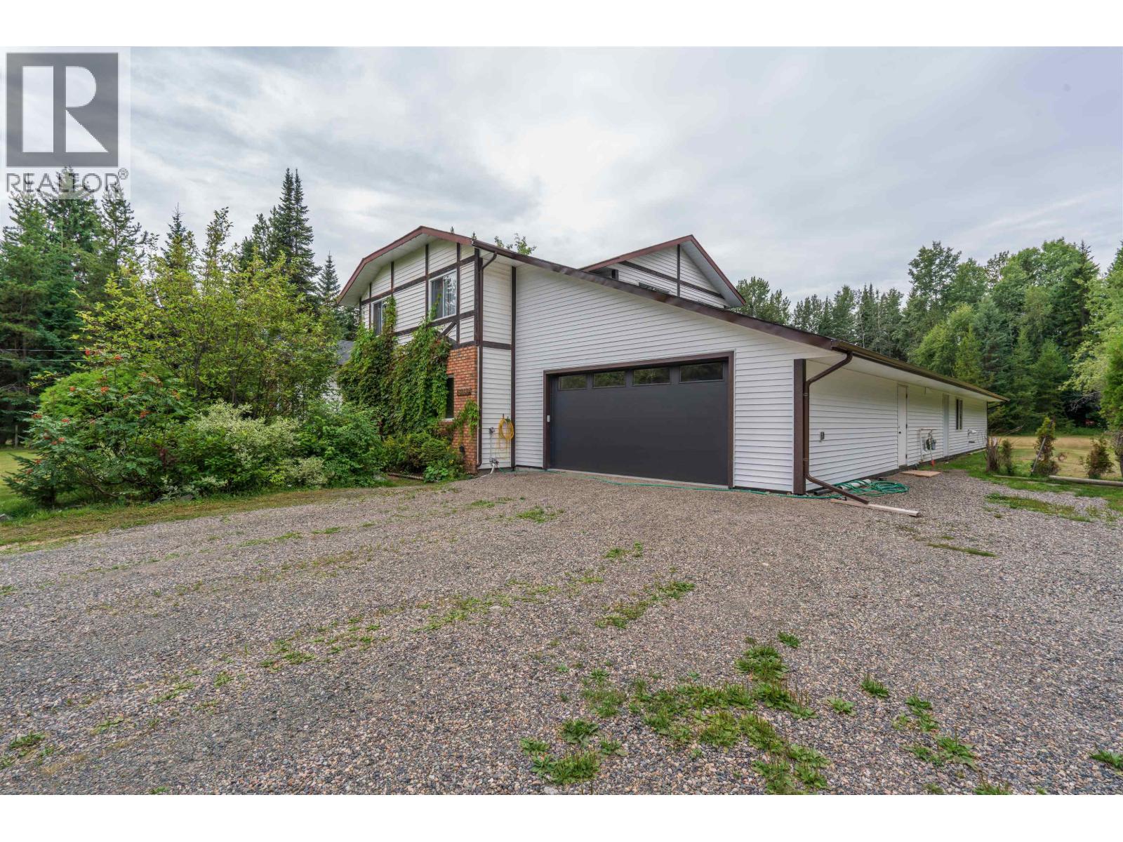 Living room of 8955 CHRISTINA ROAD · Prince George, BC