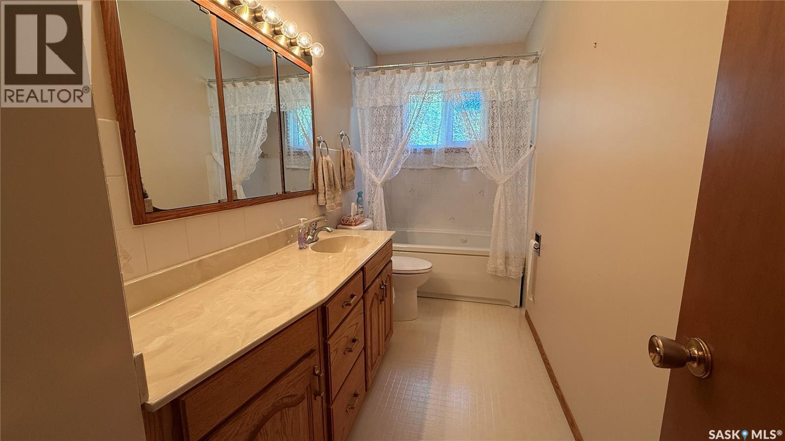 224 Hudek AVENUE W - Image 12