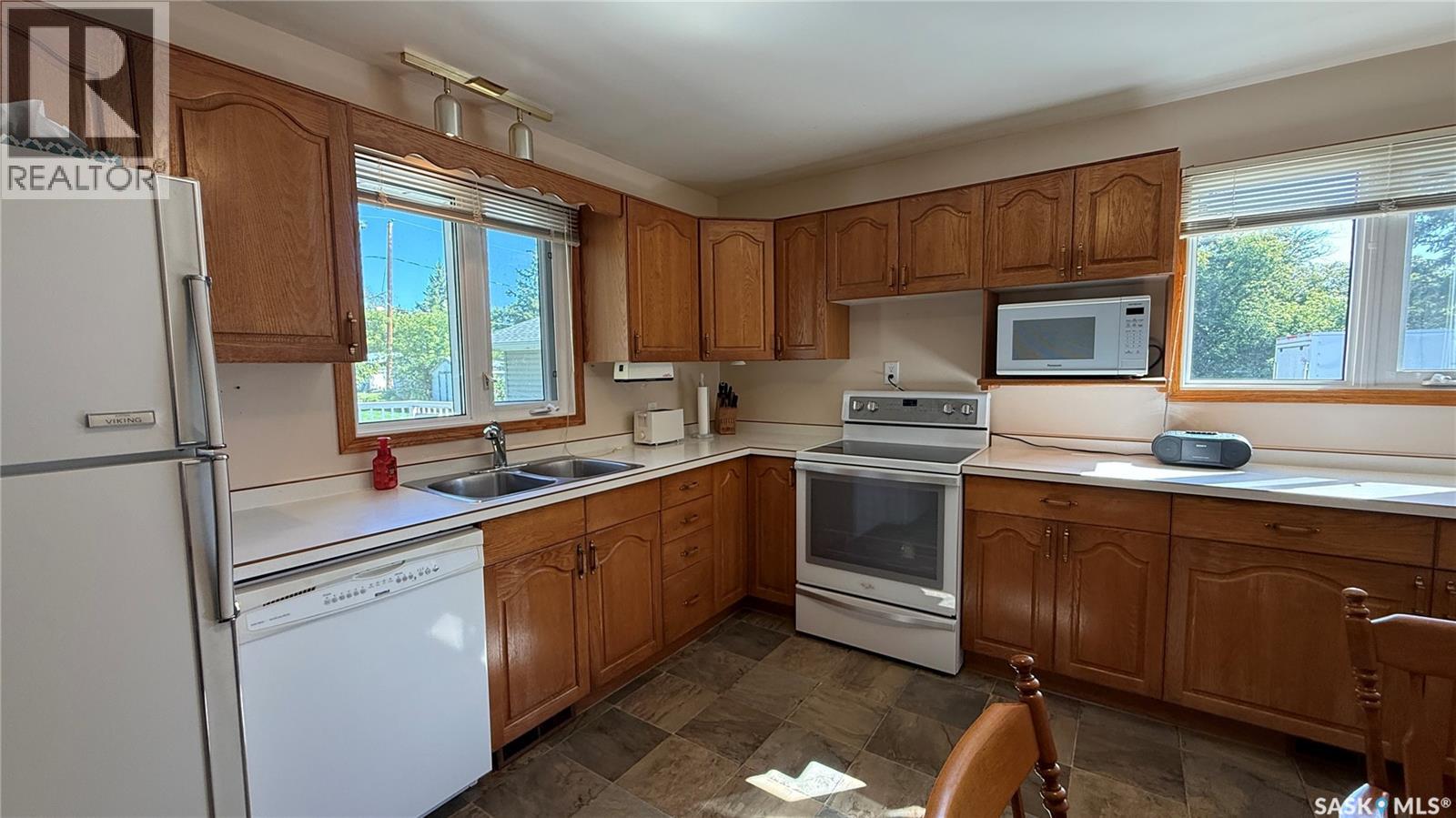 224 Hudek AVENUE W - 3