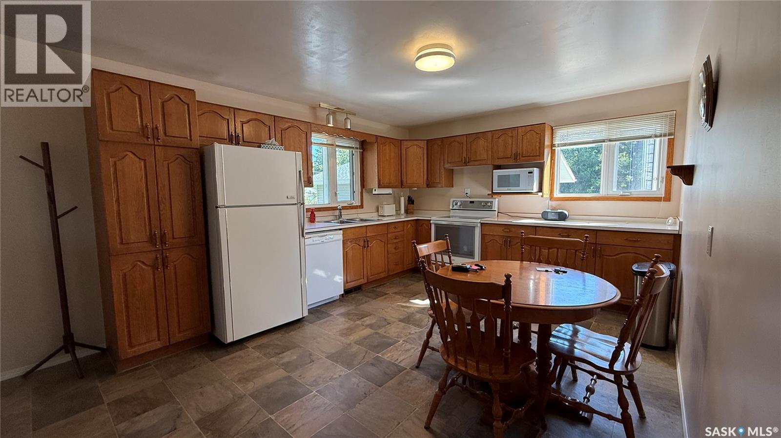 224 Hudek AVENUE W - Image 4