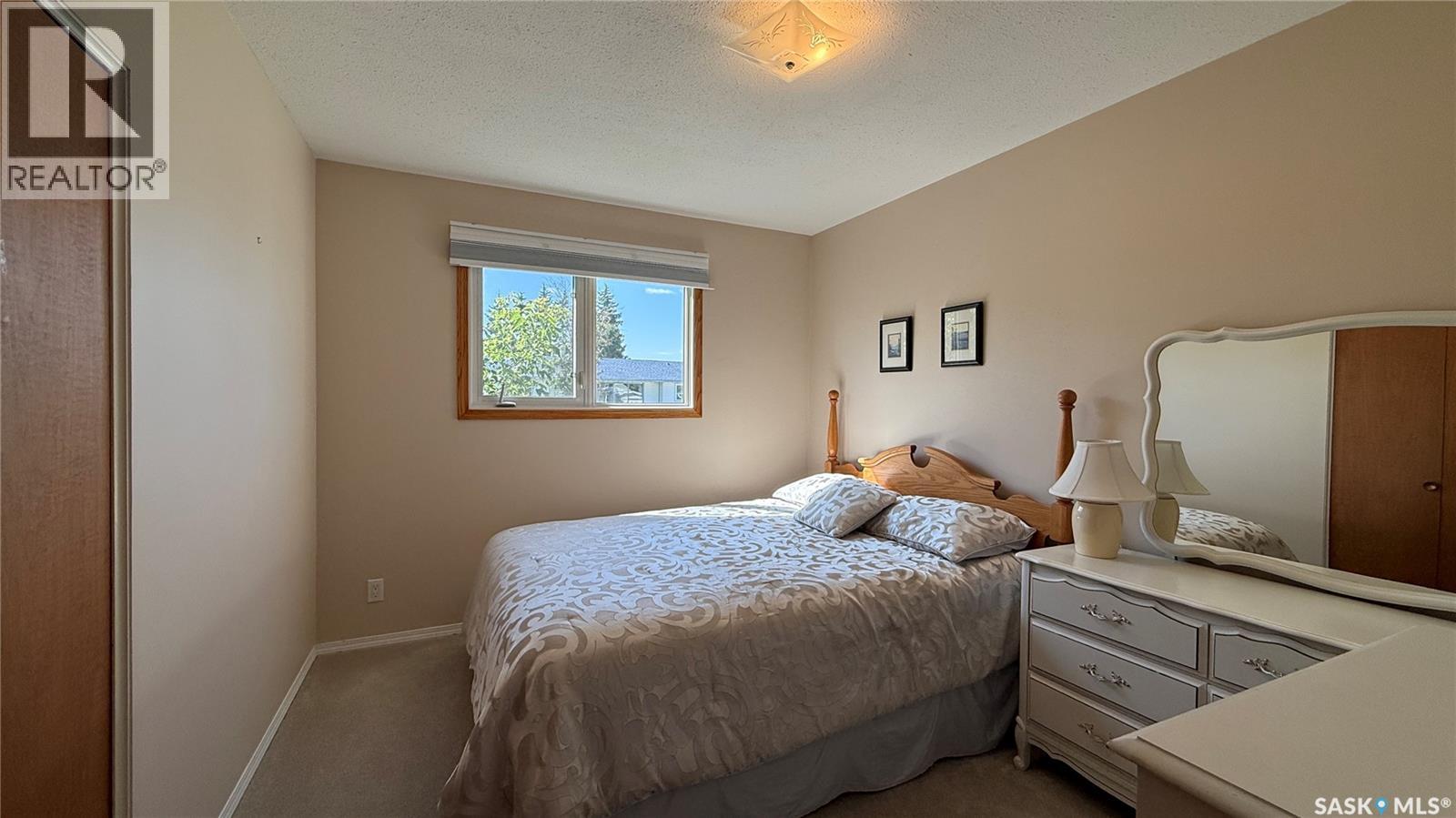 224 Hudek AVENUE W - Image 8