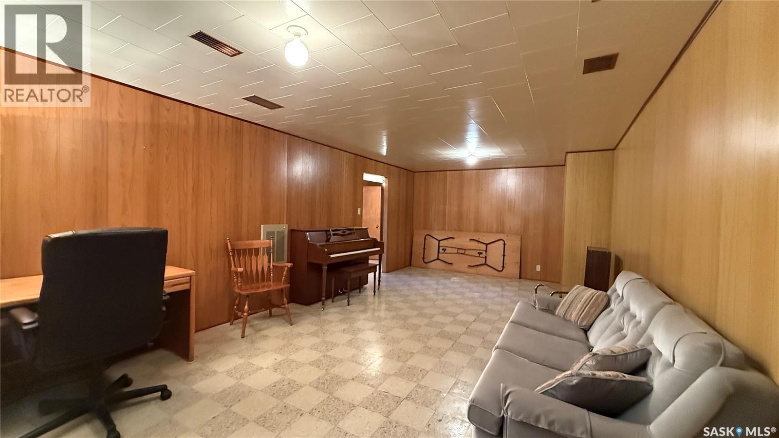 224 Hudek AVENUE W - 9