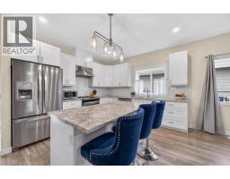 Full ensuite bathroom - 1123 Willow Row, Sicamous, BC V0E2V0 Photo 7