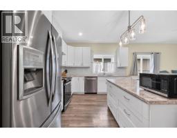 Living room - 1123 Willow Row, Sicamous, BC V0E2V0 Photo 9