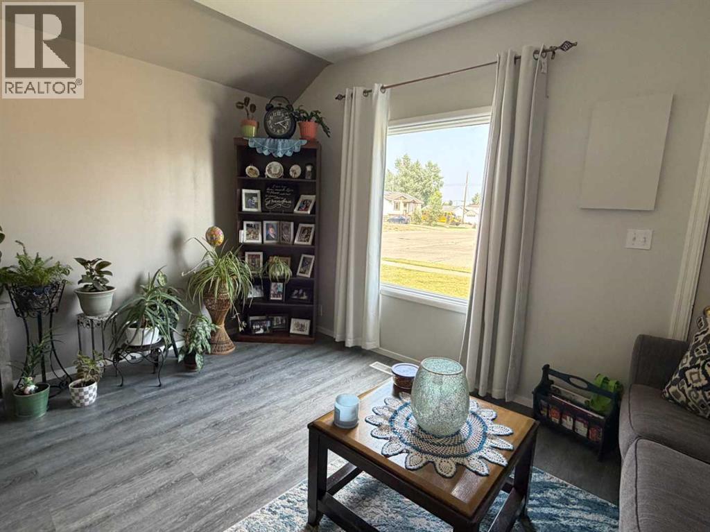 5922 54 Street - 11