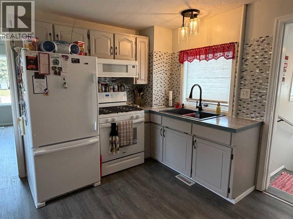 5922 54 Street - Image 4