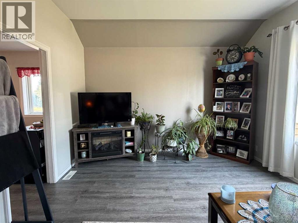 5922 54 Street - Image 9