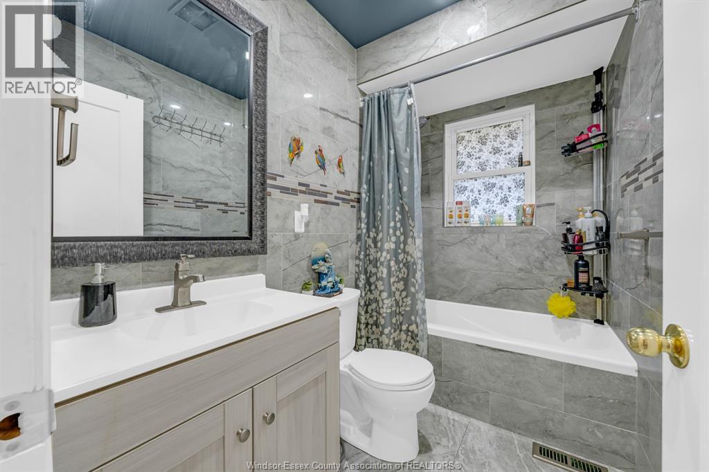 3226 WOODLAWN AVENUE - Image 13