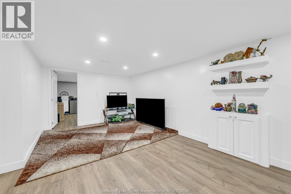 3226 WOODLAWN AVENUE - Image 20
