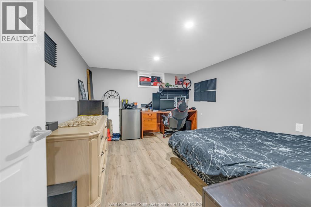 3226 WOODLAWN AVENUE - 26