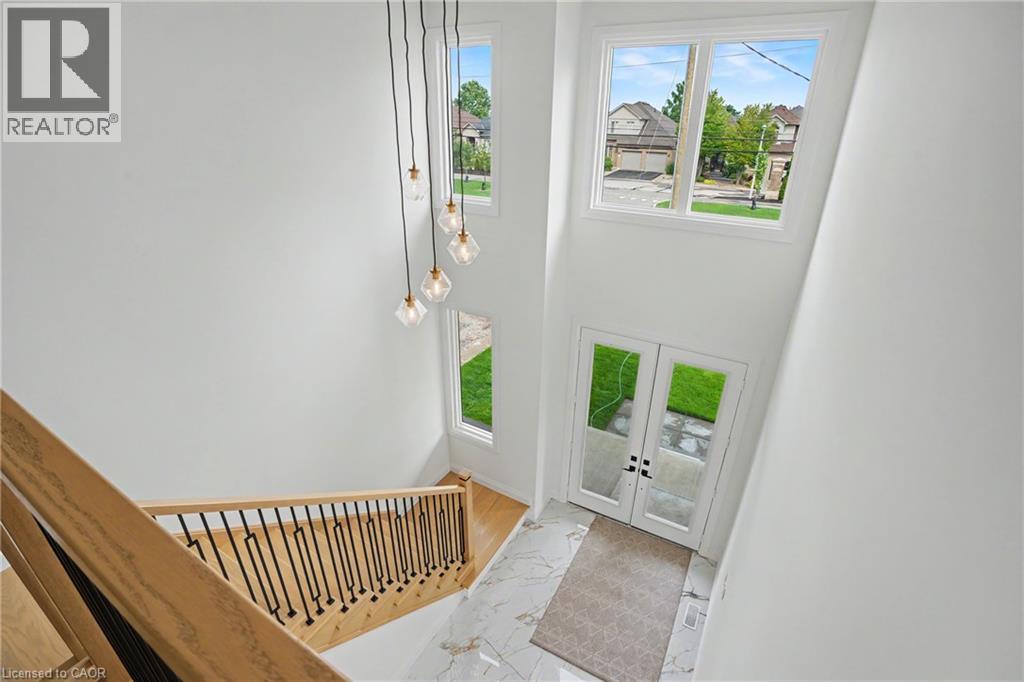 386 SOUTHCOTE Road - 20